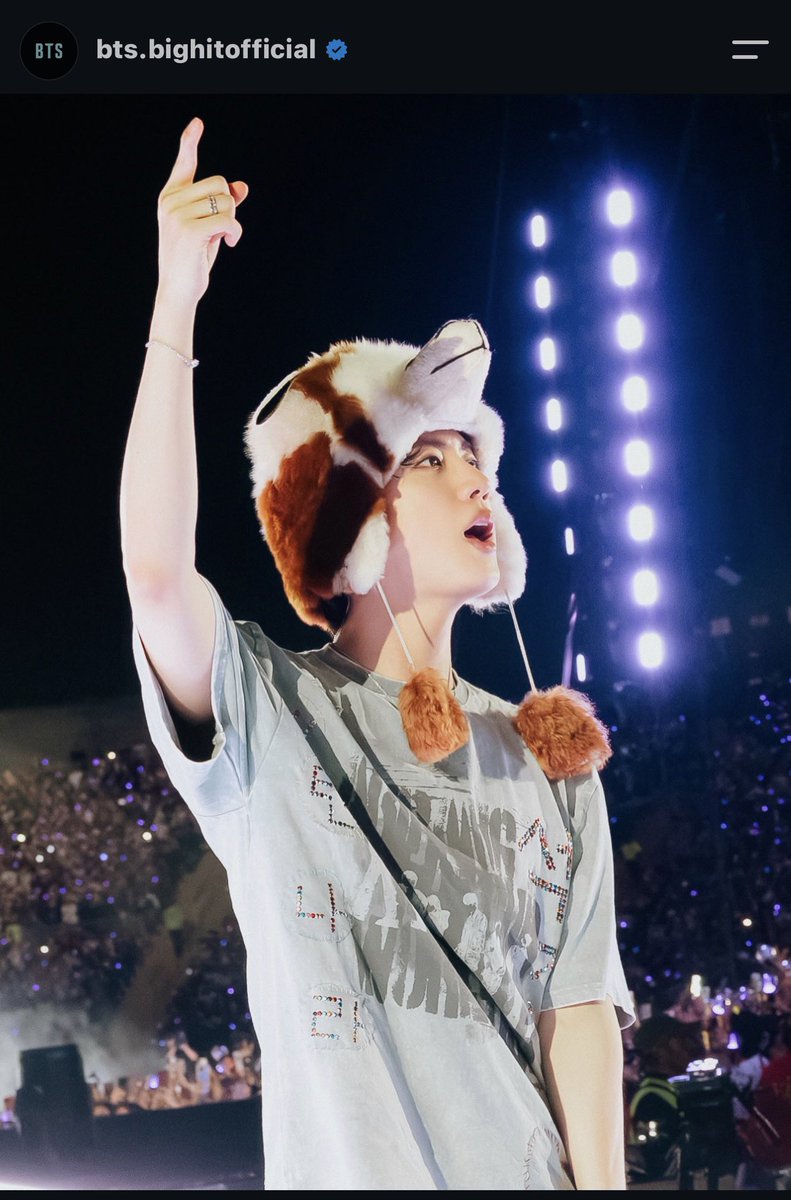 Vantaeuwuu's tweet photo. YA SUBIERON LAS FOTOS DEL CONCIERTO EN LIMAA😭😭 https://t.co/1wNGJtK1Re