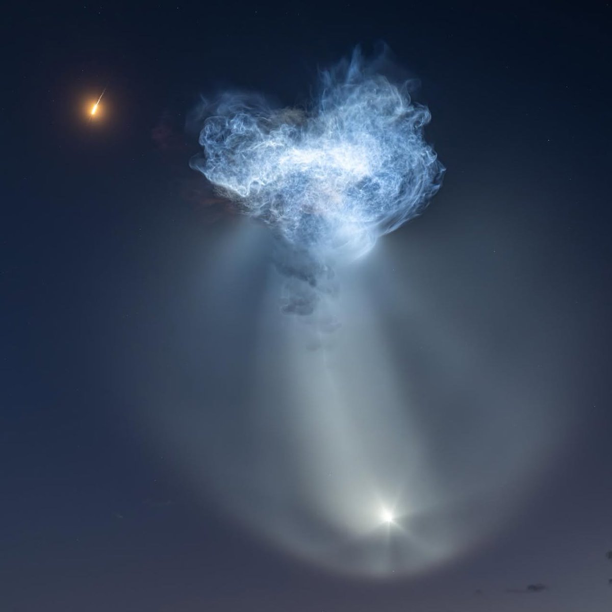 Complex's tweet photo. A space jellyfish was seen in Florida after SpaceX launch

📷: NASA https://t.co/ajcHzq7RGD