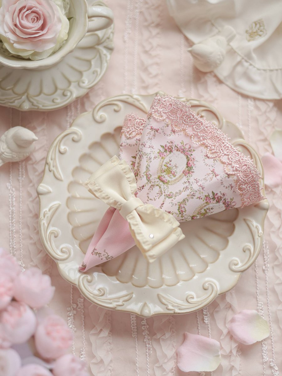 bonnechancesho1's tweet photo. クラシカルで美しいレリーフの器 ⸝⋆
Classical scalloped plate 23cm　¥2,640 https://t.co/L1YWMzNoh8