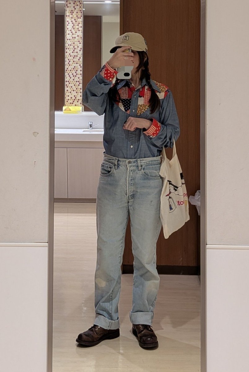 maco32525's tweet photo. 久しぶりに古着らしいコーデ🩵🤎
#70sシャンブレーシャツ
#levis501
#66後期
#redwing
#rw8111 https://t.co/bylYsAw9qI