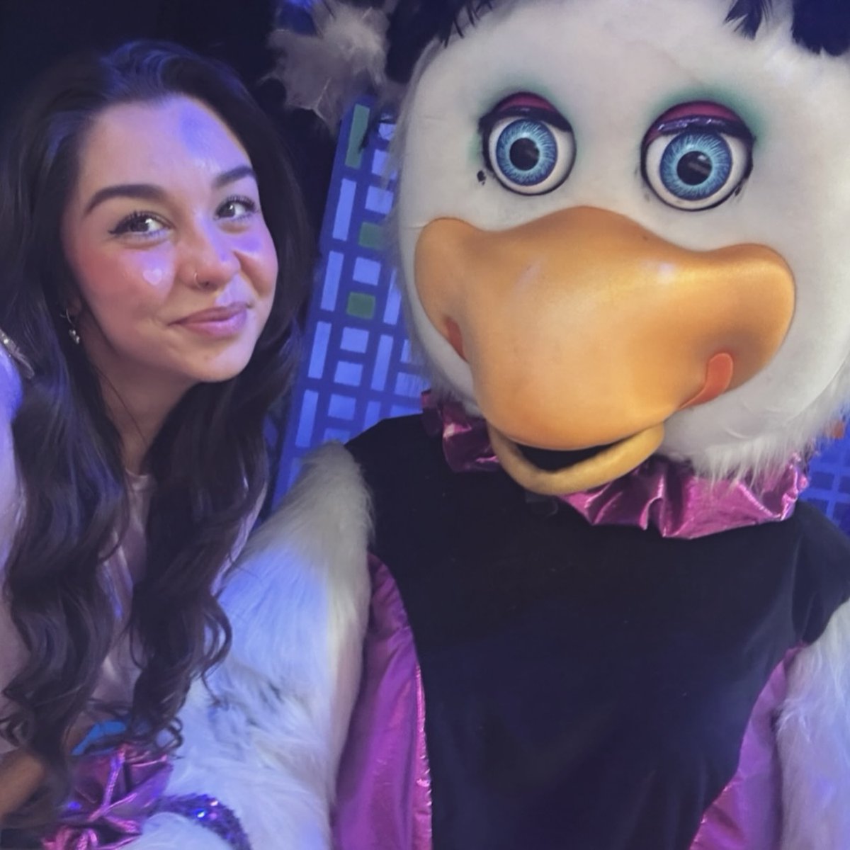 pinkworldv's tweet photo. me and my bestie ♡ꕤ

#cec #helenhenny #animatronics #chuckecheese #showbizpizza https://t.co/yjso7NXXKI