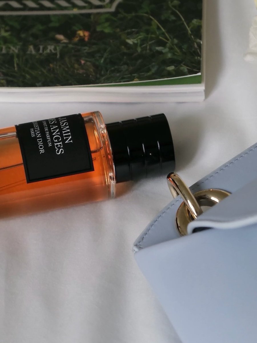 lonongnub_trend's tweet photo. กรี๊ดดดดดด พี่คนสวยกับน้ำหอม Dior

From IG: linglingkwong 

#DiorLaCollectionPrivée #DiorParfums 
#LinglingKwong #หลิงหลิงคอง https://t.co/gQZurWIgVt