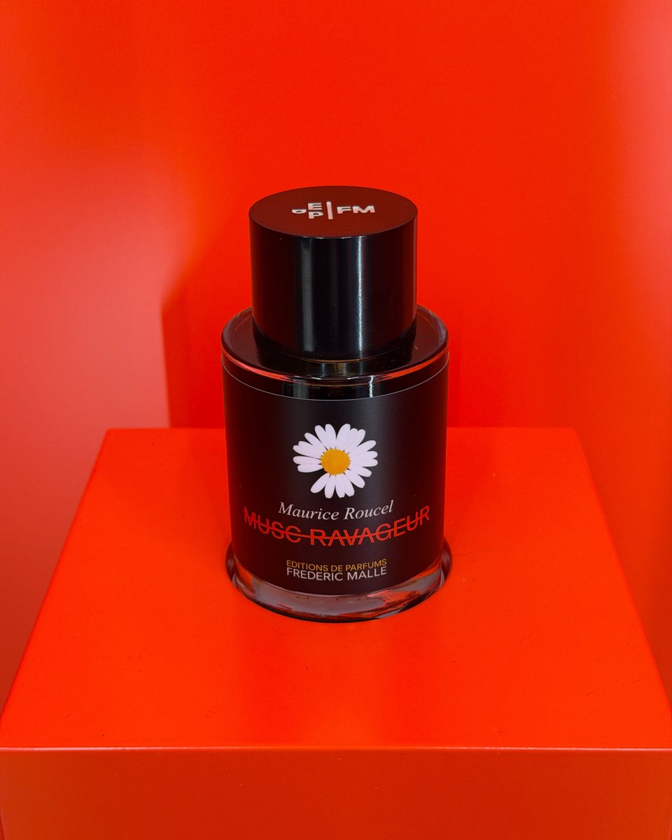 WhiteTamar1's tweet photo. The #1 Best seller is Peaceminusone x Musc Ravageur Frederic Malle perfume 👏
#GDRAGON impact https://t.co/EwWMVa2Owc