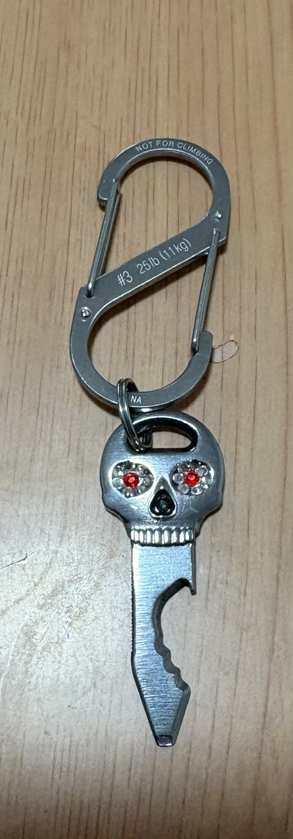 takashi8610's tweet photo. Supreme®/Nite Ize® Skull Key Tool
の元ネタ
近くのイエローハットで見つけた
からb.b. Simon® 風にしてみた☠️ https://t.co/J3SKqeTNuG