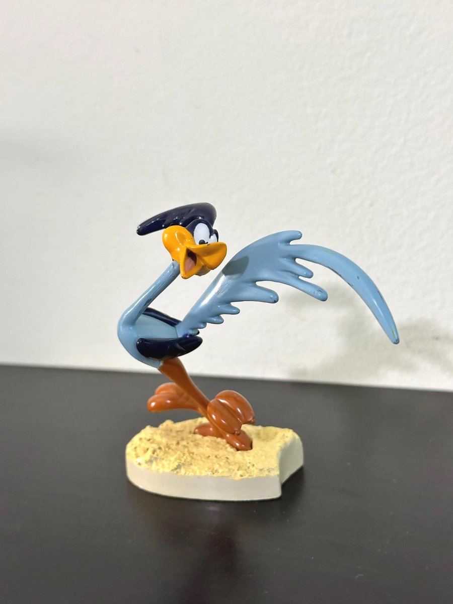 Autosketchkyo's tweet photo. If I was rich as fuck , id be a collector and Instead of collecting anime girl figures like some dudes I’d collect roadrunner figures bc omg he has some really cute ones https://t.co/QI1fvmmkjx
