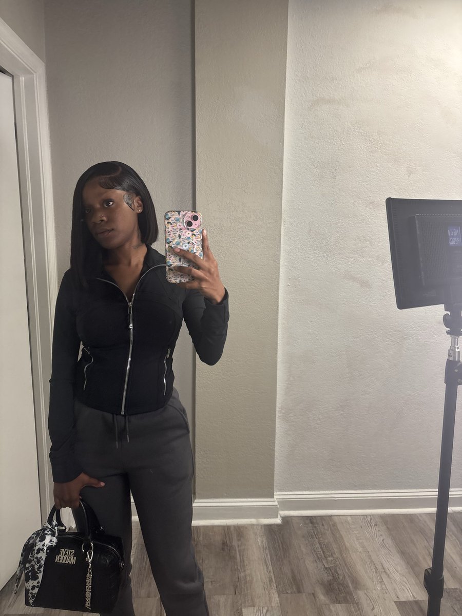 SolefullyKarter's tweet photo. The Soul Eater HerSelf😈💋😘 
#findom https://t.co/DuI2yHb8z2