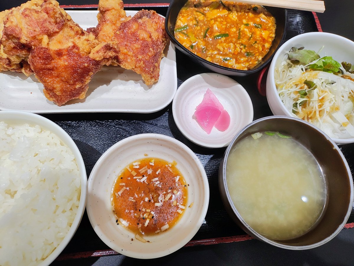 same_star's tweet photo. 布袋でランチ

ザンギ(3個)B定食😋

#ザンギ
#札幌 https://t.co/rc8WgNh3C0