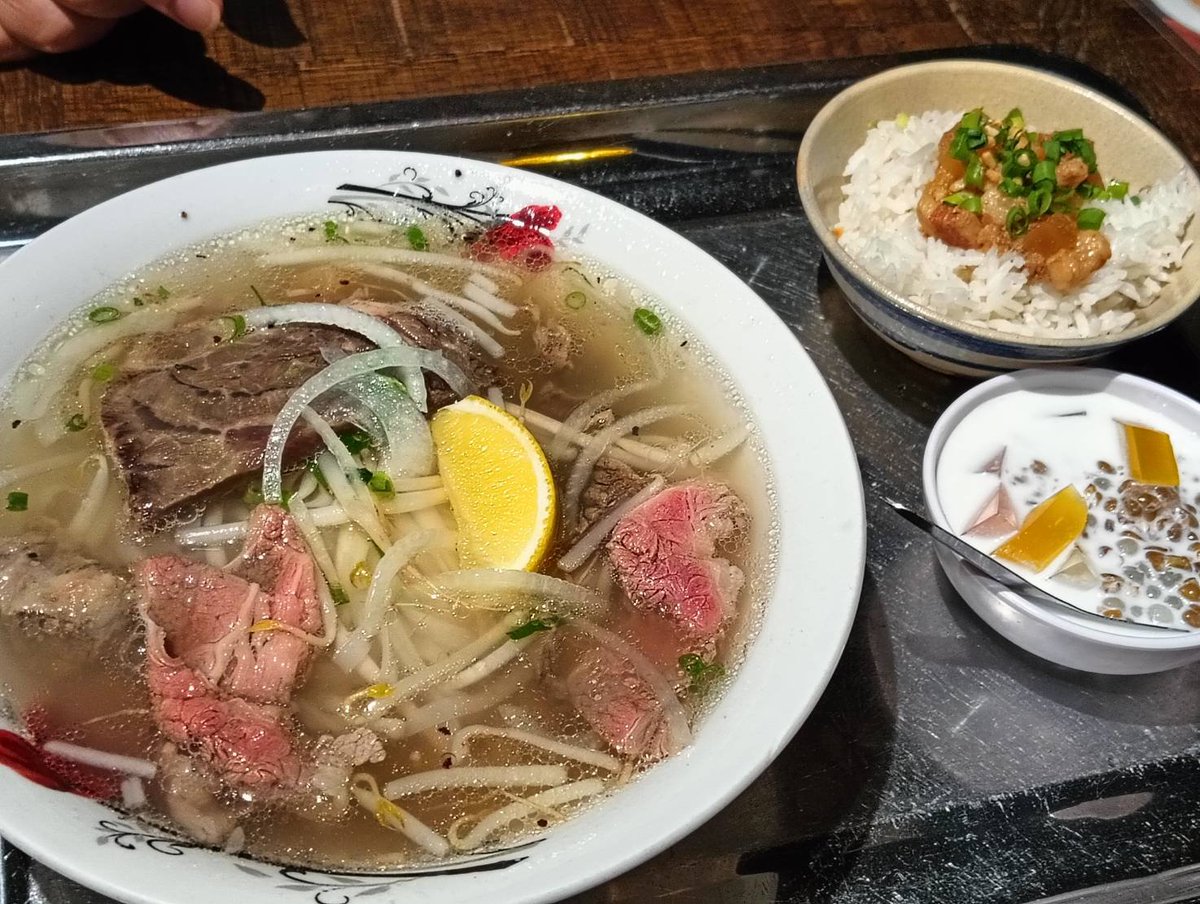 maman_lemon's tweet photo. @marke_wakaranbu 私も気晴らしします!
対面授業の後の開放感🎶
ベトナム🇻🇳料理屋さんへ✨️ https://t.co/zoOIvpeSw4