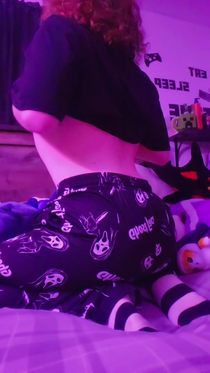 BlitZFemboyy's tweet photo. I love ghost face ngl ^~^ #Twink #catboy #femboy https://t.co/SbpQttThiT