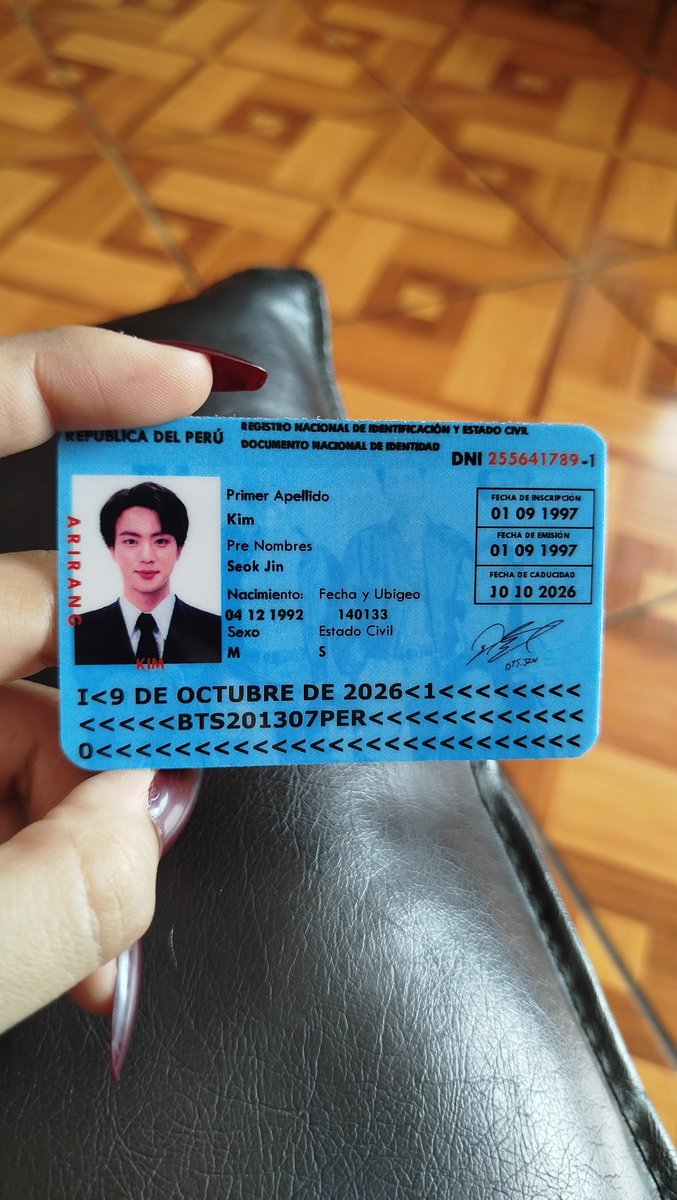 pancitooo0_0's tweet photo. @agussmint Yo tengo un DNI de Jin y un carnet universitario de jhope JALDKAJDJ https://t.co/rJndrnuDMR