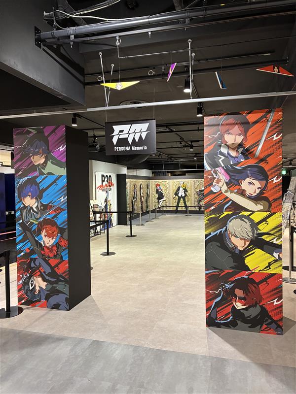 Persona_memoria's tweet photo. 【ご案内】
PERSONA Memoria 東京会場開催中‼
現在イベント会場は待ち時間なく入場可能です。

【現在の各コンテンツの待ち時間】
🗡️アトラクション：30分待ち
🎯ミニゲーム：40分待ち
🧺物販レジ：0分待ち
☕カフェコーナー：20分待ち

▼特設HP
https://t.co/jvsYzxTo4E

#p30th #Persona_memoria https://t.co/XQsnUACyD8