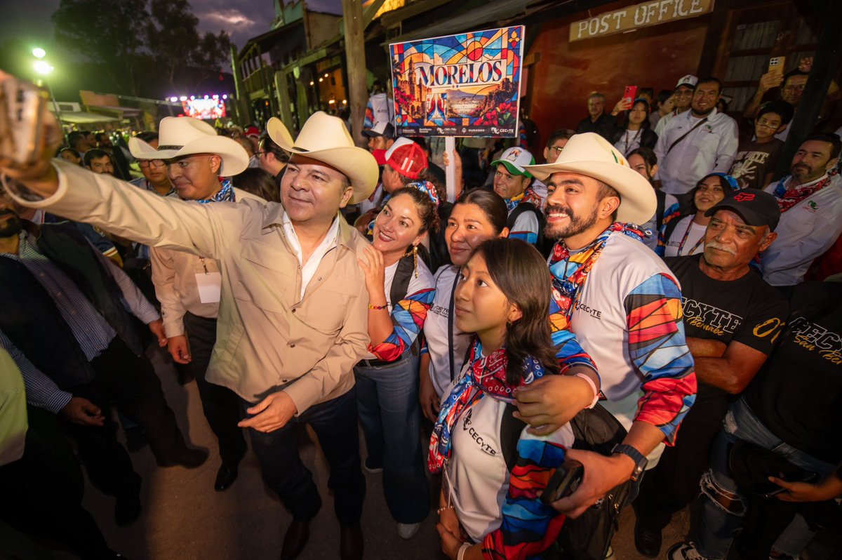 EVillegasV's tweet photo. 🎭🎶 ¡Bienvenidos a su casa, Durango!

Qué gusto recibir a jóvenes de todo México en el XXVIII Festival Nacional de Arte y Cultura de los CECyTE. Del 12 al 16 de octubre, estudiantes de 30 estados compartirán su talento en 12 disciplinas artísticas y culturales.

Soy un convencido de que cuando crecemos cerca del arte, la música y la cultura, crecemos diferente. Por eso, aquí le apostamos con todo al talento de nuestras juventudes. 🙌

¡Que disfruten Durango y que viva el arte y la cultura!