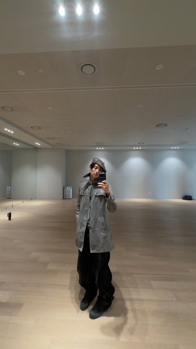 anne_lsw's tweet photo. 아진짜 못 참을 정도로 귀여워 죽겄네😆
(뭘 못 참는지는 나도 모름..)
우리 예술가 땅워니도 밥 잘 챙겨먹구요🧘🏻‍♀️
바빠도 한두번 하늘을 볼 수 있는 여유도 챙기길 바라요🫰
#상원 #SANGWON https://t.co/HHK9L7ZEoh