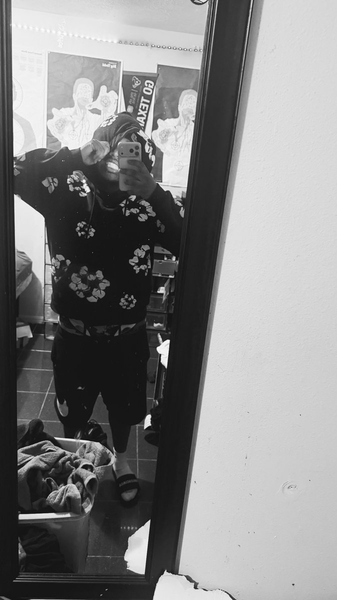 Deeboxinn's tweet photo. Yall still fwm? https://t.co/VkR1oX9U5Q