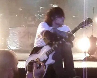 kylemeoww's tweet photo. No don’t be sad Frankie I’ll rip my vocal Cord out and replace your string I pinky promise https://t.co/USGhDzTUa9