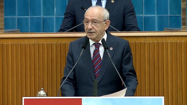 VatanMedyaX's tweet photo. Gazeteci Mehmet Ali Güller:

📌“Kılıçdaroğlu dört gün önce Halk TV’yi hedef aldı, “sahibi yurtdışında yaşayan TV olmaz” dedi, “şikayet ettik, RTÜK işini yapmıyor” dedi; dört gün sonra, bu sabah Halk TV’ye polis girdi! Üstelik tam da İmamoğlu’nun savunmasının başlayacağı gün!” Dedi.
