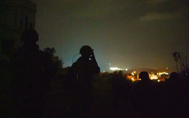 Itongadol's tweet photo. Israel arresta a cuatro terroristas palestinos de la Yihad Islámica que planeaban un atentado (Itongadol/Agencia AJN)
Nota: https://t.co/1hX6ysCLG7
@FDIonline #Israel #JudeaSamaria #Yihad #terrorismopalestino #Hamás #HamasisISIS #Iran https://t.co/sQeYarcdc6