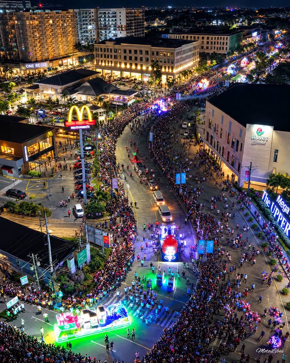 dorieMeh's tweet photo. BACOLOD, ARE YOU READY FOR THIS?! 😳⚡️

The ELECTRIC MASSKARA &amp; FLOATS PARADE takes over the streets this OCTOBER 16! 🎭🔥 Get ready for glowing floats, colorful lights, and a massive crowd! 🌃🎉

Credits @motolibes https://t.co/YMtYZ5pyJi