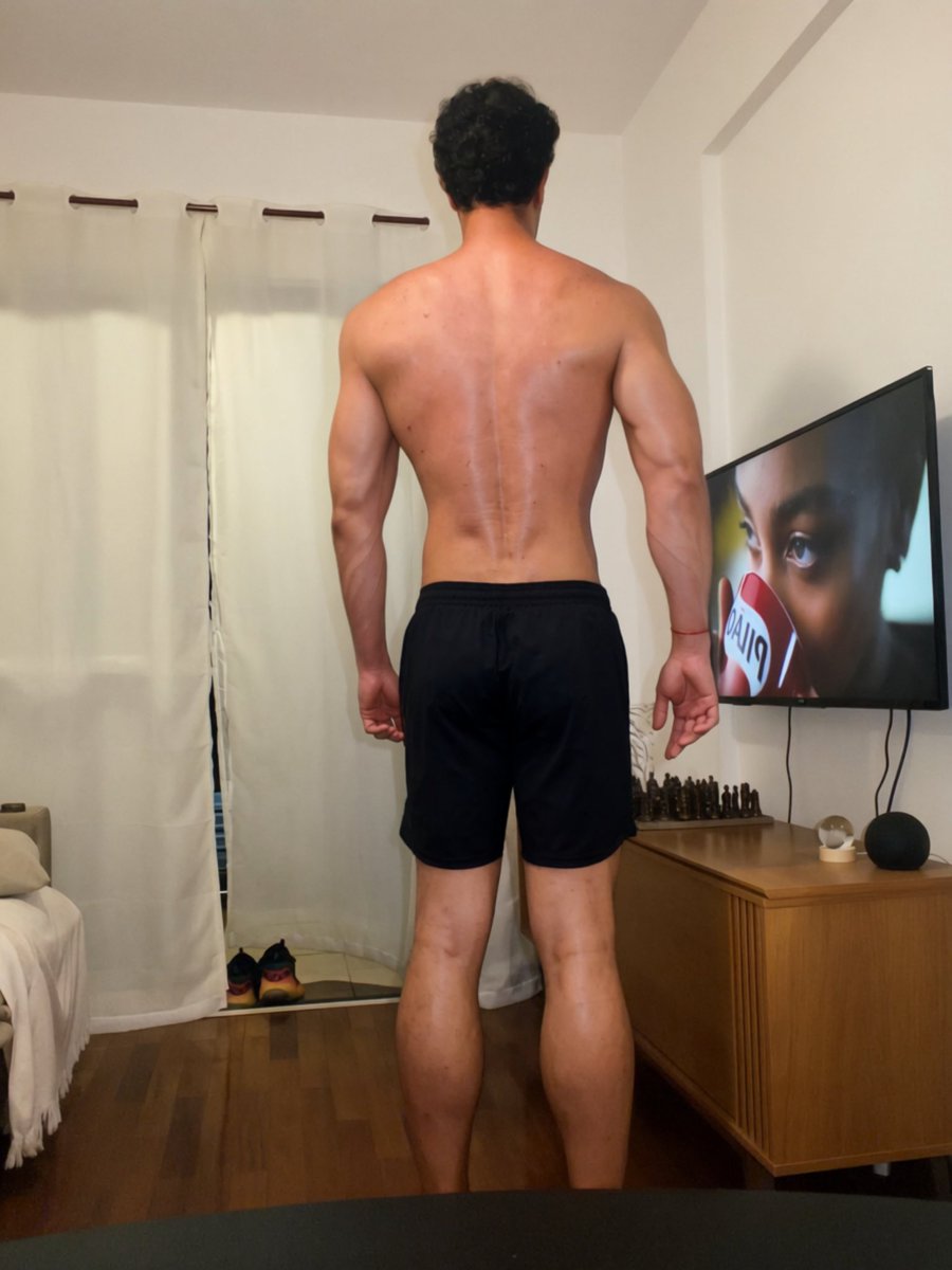 marcioliyma's tweet photo. Evolução 
#gym #gymgay #gaylatinos #evolutiongay #workout #backshots #gayguy #Gayportrait #MensPhysique #physical #gymfur #tallguy #latinboy https://t.co/UnUBYdF4dO