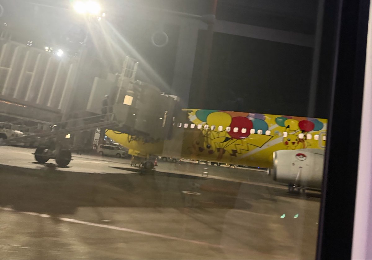 mikira's tweet photo. i saw this cute pikachu livery airplane in haneda https://t.co/QBCfrQx5Nw