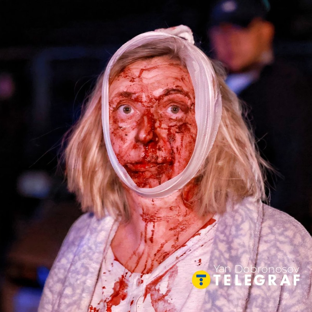 CrimeanVoyager's tweet photo. Kyiv tonight.

These people were lucky to survive. But fuck, this is no way to live. No one should have to feel lucky just to make it through the night.

Never forget the price Ukrainians have paid — and continue to pay every single day. https://t.co/3O8SsYcCDX