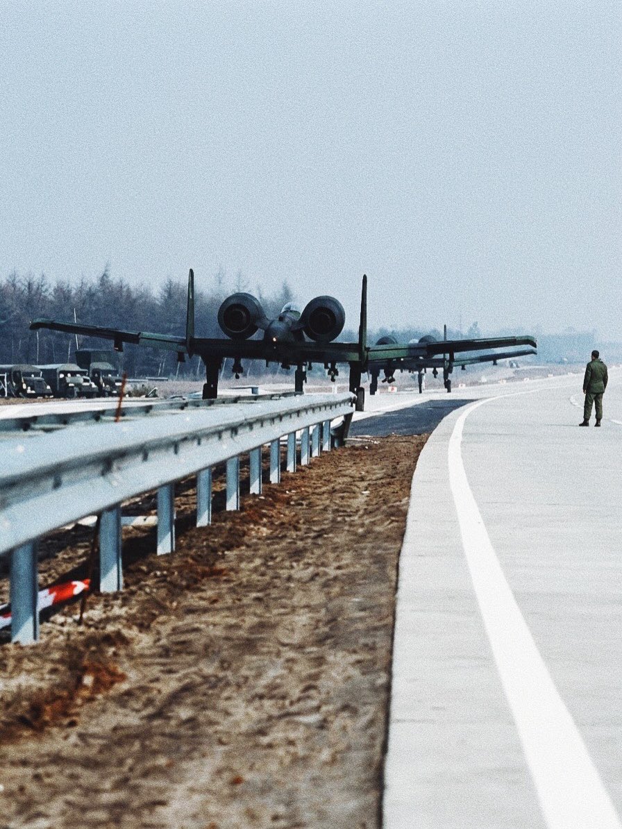 xAviation's tweet photo. During the Cold War, West Germany prepared for the possibility of war by turning sections of the Autobahn into emergency airstrips. Built for military jets to land, refuel, rearm and take off, these highway strips were tested during NATO’s 1984 Highway 84 exercise. After the Cold War, most were dismantled.