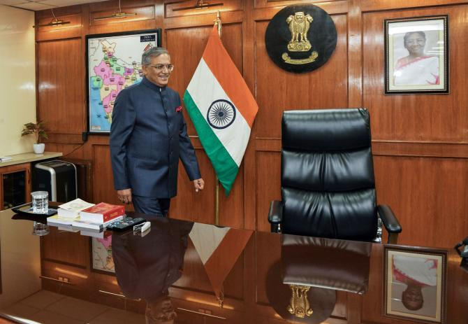 MJPARTY09's tweet photo. 🔴 Do You Think Gyanesh Kumar Should Step Down? 

 01. ○ Yes

 02. ○ No  Be Honest Please https://t.co/42I7Nd1V9a