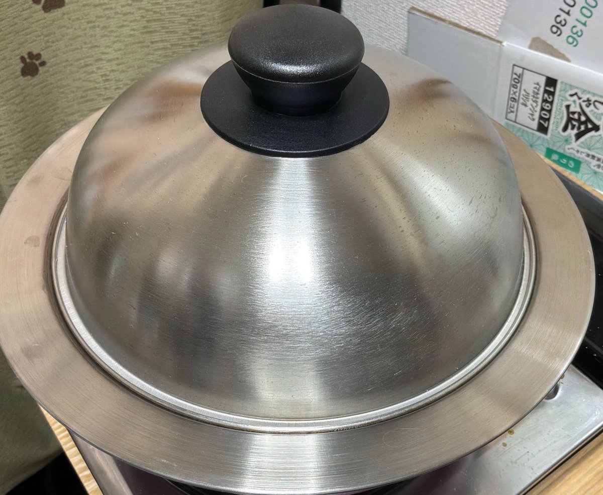 atara_new's tweet photo. 100均で買った鍋の上にのっける蒸し道具買ったら案外役に立つ… https://t.co/kWws4xkj2L
