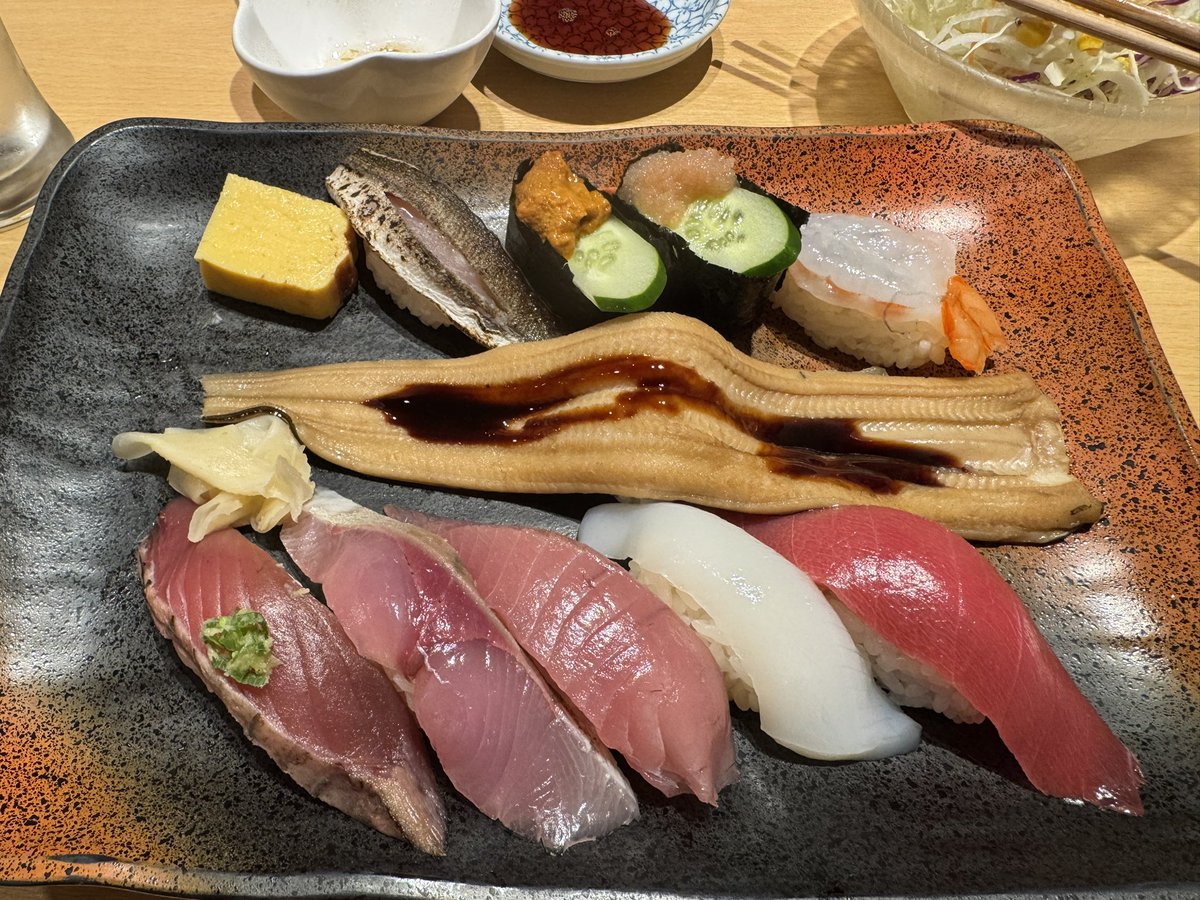 h_k281330's tweet photo. ヒトは寿司を食べてお話話して酒飲むくらいしかすることがないからねぇ

#null2鮨オフ会in横浜 
#null2n https://t.co/gpdO9HtEuT