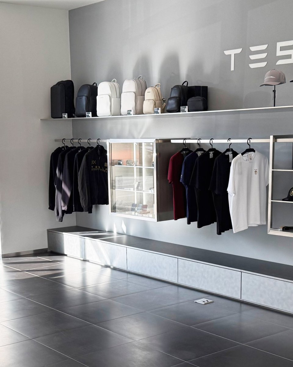 tesla_korea's tweet photo. Welcome to Tesla🎉
Tesla 제주 스토어에서도 차량 인도가 시작됩니다!

📢 제주 스토어 인도 예약 방법
1. 셀프 스케줄링 안내 메시지를 받고, '광명' 딜리버리 센터 또는 '탁송'으로 인도 예약을 완료하시기 바랍니다.
2. 이후 인도 담당 어드바이저에게 별도 문의하여, 예약 가능 여부를 확인하실 수 있습니다.

*스케줄링을 완료하시면, 인도 담당 어드바이저가 영업일 기준 7일 이내로 연락드릴 예정입니다.
*인도 가능 대수가 한정되어 있어, 제주 스토어 인도 예약이 불가할 수 있습니다.
*셀프 스케줄링 완료 후 광명 딜리버리 센터 ↔ 탁송 간 인도 방법 변경은 불가합니다.

📍제주 제주시 연삼로 136 (Tesla 제주 스토어)