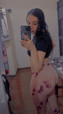 andressalaestef's tweet photo. Hola mis seguidores buenas noches 👋 yo aqui despierta todavía https://t.co/PWKplrtYkZ