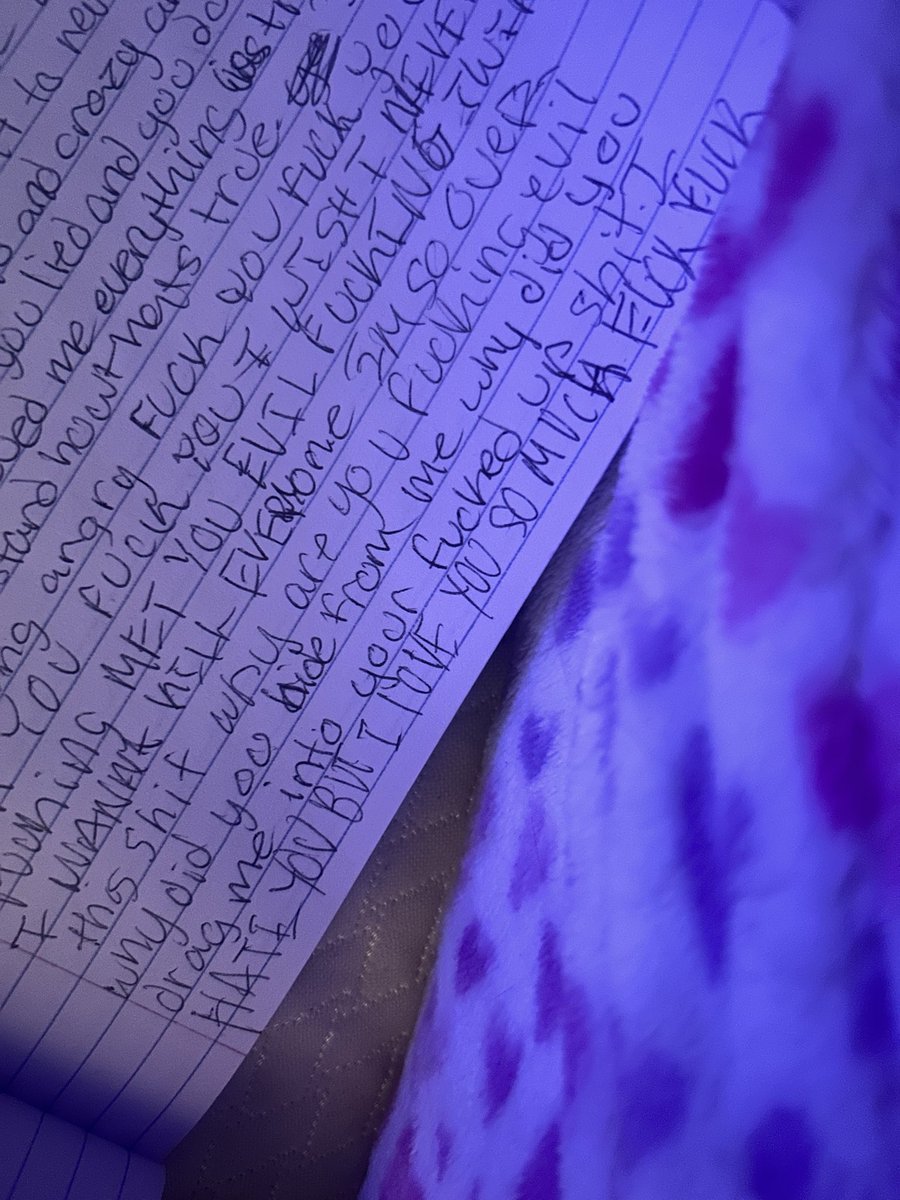 unic0rnacid's tweet photo. Never let me be in a relationship again because this all i’ve been writing for two months i rlly hate these bitches i’m tired https://t.co/41GOpsYfwr