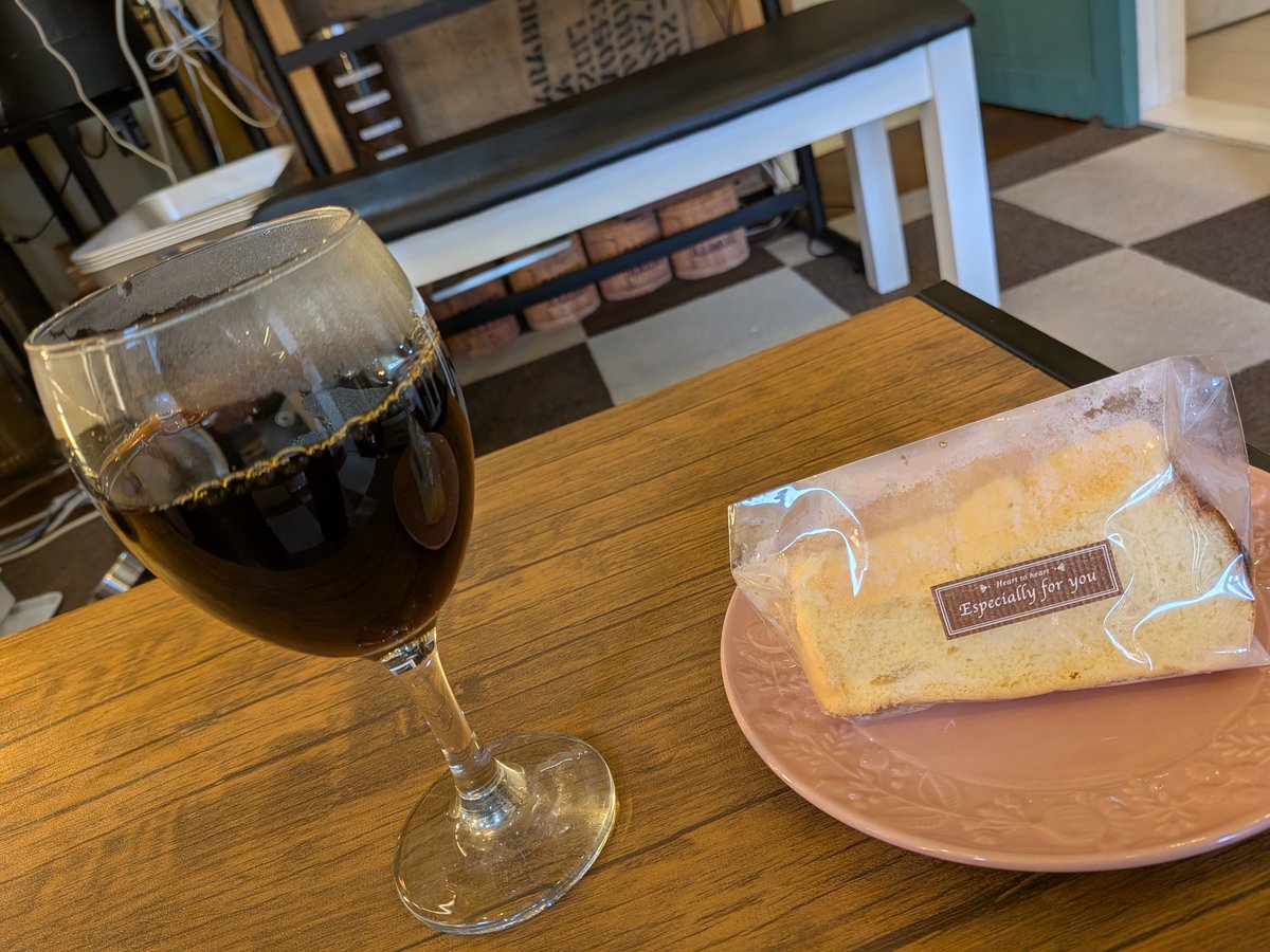 haradasuguru's tweet photo. ワイングラスでいただいた、ワインで熟成したコーヒー
美味しかった https://t.co/04Bt30QaUu