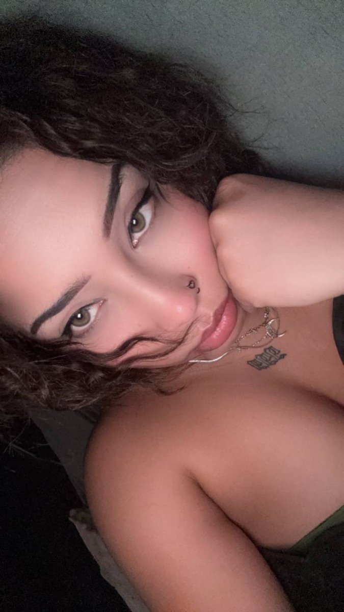 FreakyAmara_2's tweet photo. I’m bored I want a pathetic boy on his knees with his wallet out now preferably a cuck! https://t.co/4y7niczV82