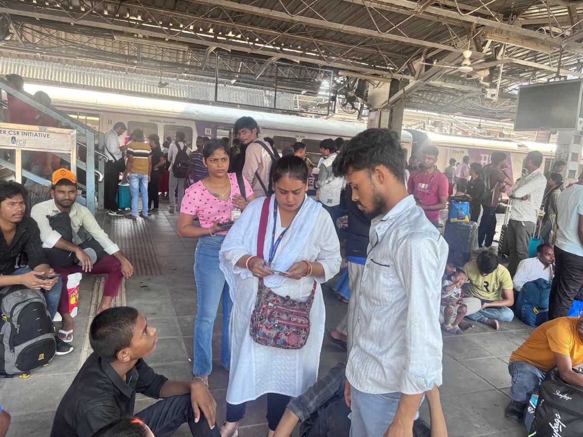 drmmumbaicr's tweet photo. 🚨 Special Ticket Checking Drive | Kalyan (KYN)

A Special Ticket Checking Drive was conducted at Kalyan Station on 13.10.2026, hours, under the guidance of the Commercial Officer, with 27 Ticket Checking (TC) staff and 05 RPF personnel deployed.

📌 During the drive:

🎫 661 passengers were penalised for travelling without valid or with irregular tickets.
💰 ₹3,29,672/- was recovered as penalty.

Additional Cases:

Section 147 (Trespassing): 1 case / ₹500/-

Section 162 (Entering Female Reserved Coach): 1 case / ₹2,500/-

🚆 Travel with a valid ticket.
🤝 Respect fellow passengers.
🛡️ Travel safely, responsibly & with dignity.

#TicketChecking #SpecialChecking #KALYAN #CentralRailway #MumbaiLocal