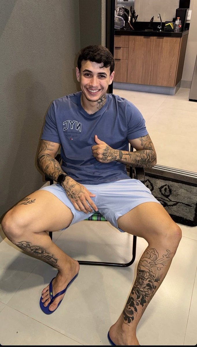 piesysandalias2's tweet photo. La sonrisa o esos pies en esas sandalias 💦💦 https://t.co/uQ93K66LKc