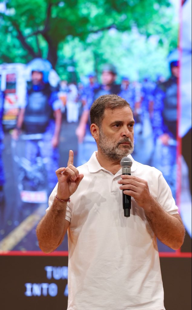 Supriya23bh's tweet photo. ‘… #JantarMantar Belongs To People of India … 

We Will Reclaim It …’

        ~ जननायक @RahulGandhi जी https://t.co/7qCCAISkll