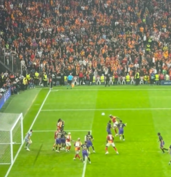 markasizz's tweet photo. @CesarGs1905 net offside maalesef kardeş. https://t.co/zm2VAeHUeg
