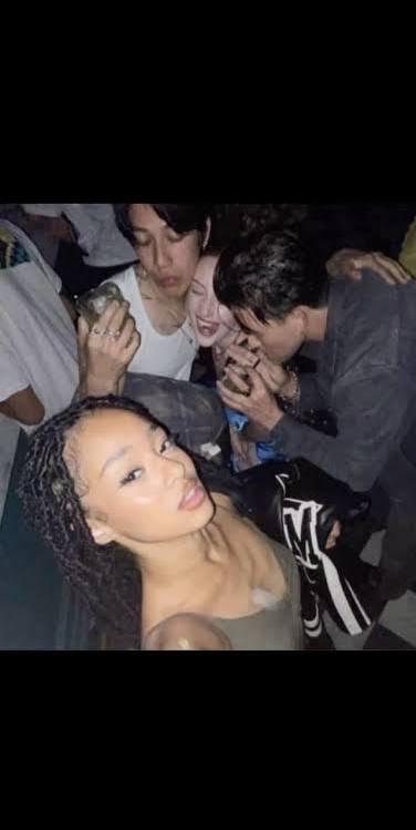 Yoonara4Lyfe's tweet photo. @NavyBarBey @amoravanzini @younjungllit Both outmugged druggienon and can sing unlike her https://t.co/sjEKI7wUam