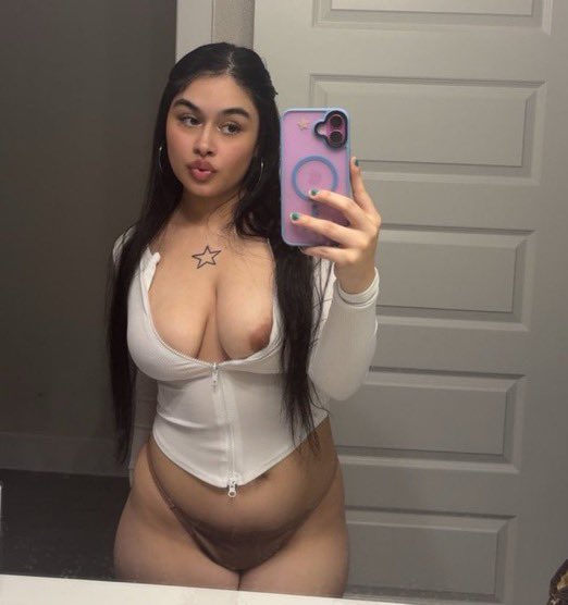 Aakillanaa's tweet photo. Sneaky links💕 #coloradosprings #colorado #denverfreaks #denvermeetups #aurora #greeley #Coloradosprings #colorado #coloradomeetups #denver #denverfreaks #pueblo #CO #fountain https://t.co/OBlgcep8Gz