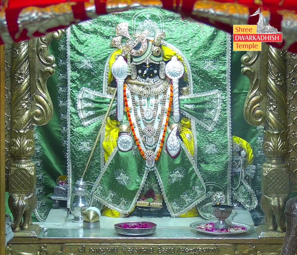 DwarkaOfficial's tweet photo. राजाधिराज द्वारकाधीश जी के श्रृंगार आरती दर्शन🙏🏻
श्री द्वारकाधीश मंदिर द्वारका,गुजरात
दिनांक :- 14/10/2026 बुधवार           

#Dwarka #shringararti
#ShridwarikadhishmandirOfficial https://t.co/lYG7lHnBtu