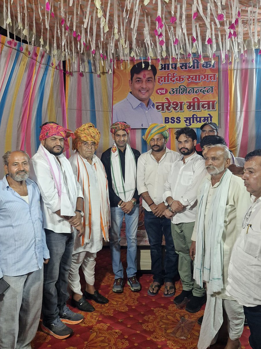 Gopal_Bassi's tweet photo. 📍मलारना चौड़ ( सवाई माधोपुर )
BSS बूंदी प्रभारी प्रिय मित्र अबरार मलारना जी के छोटे भाई की शादी में सभी क्रांतिकारी युवा भाईयो से मुलाकात हुई 
छोटे भाई असरार को शादी की मुबारकबाद 🙏
@AbrarMalarana https://t.co/6h5cut7RO5