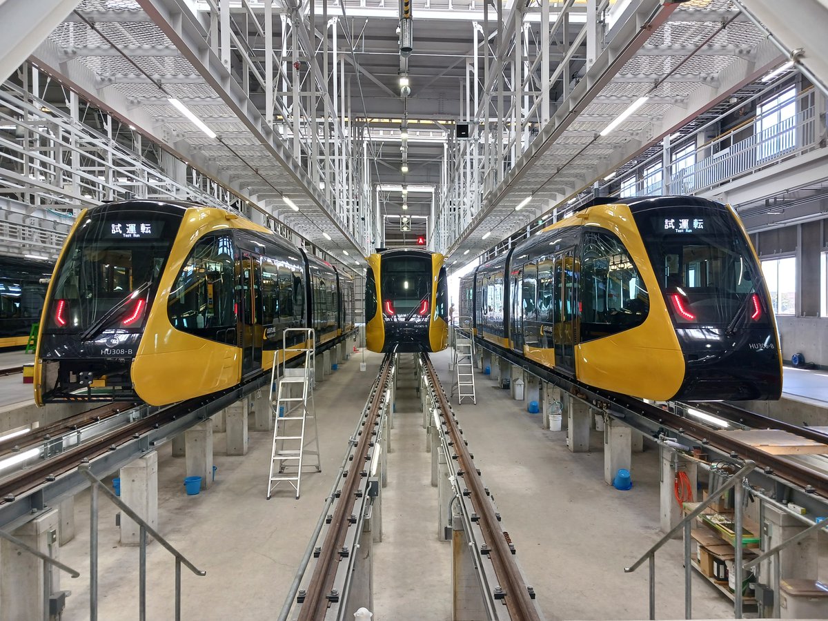 u_lightrail's tweet photo. 10/14はそう、鉄道の日です！
明治5年とは驚きです。路面電車はそれから23年後、旧 京都電気鉄道の開業から歴史が始まります。
まさか150年ほど経って、令和5年にこんな乗り物ができるとは、当時想像し得なかったことでしょう…

さて、なかなか撮れない絵から最近のものまで、お気に入りを何枚か放出! https://t.co/9npyEDYw7S