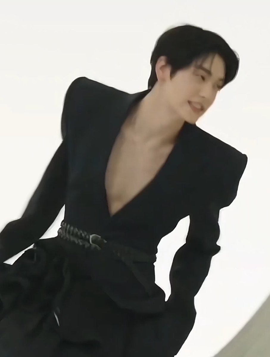 twelve05cm's tweet photo. love love LOVE when they dress soobin in something that accentuates his pretty waist 🤤 https://t.co/egR21LJe6i