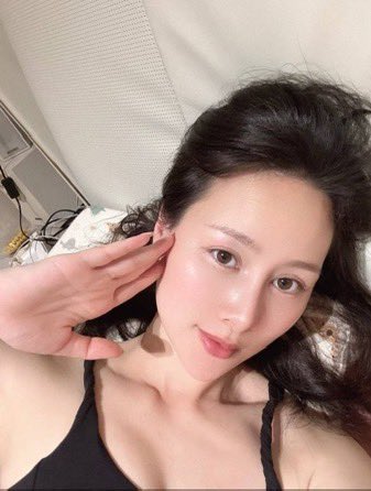 AleidaKailhqsn's tweet photo. 一个人好无聊呀 小穴好痒 掰开小穴磨擦小豆豆  自慰了一会白浆扣都出来 水都喷出来了 高潮3次太舒服啦 …… #母狗 #自慰 #骚逼 https://t.co/eO7HOjbenK
