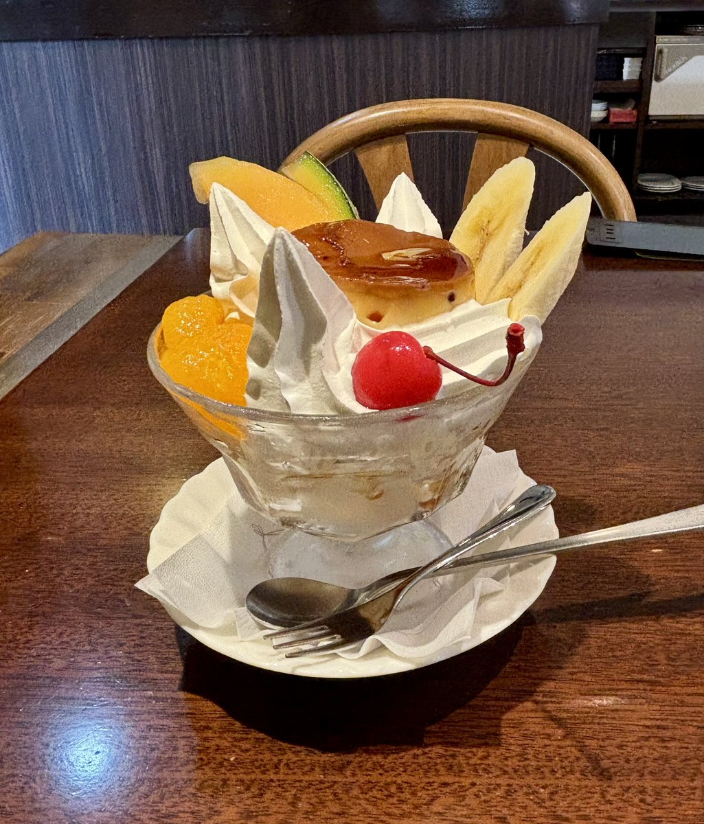 tabby_0318's tweet photo. 大泉町にある
『アリンガ』
会社の人が「プリンが美味しい」と教えてくれたので行ってきた。
プリンパフェ🍮
昔ながらの固めのプリンで美味しい🤤 https://t.co/ctaRdwFFte