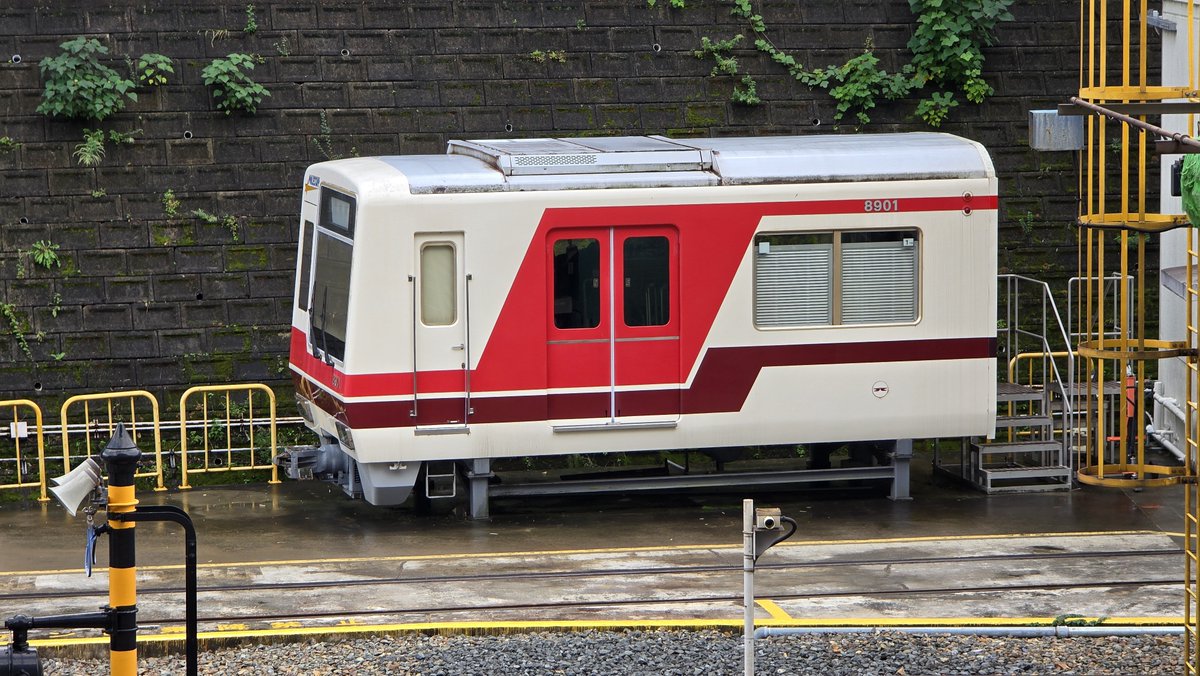 vzxBSBNZyo40702's tweet photo. このままチョロQとして製品化しても��いのでは？？？
桃山台にあるポールスターの生首 https://t.co/Ttt4nmqEmY