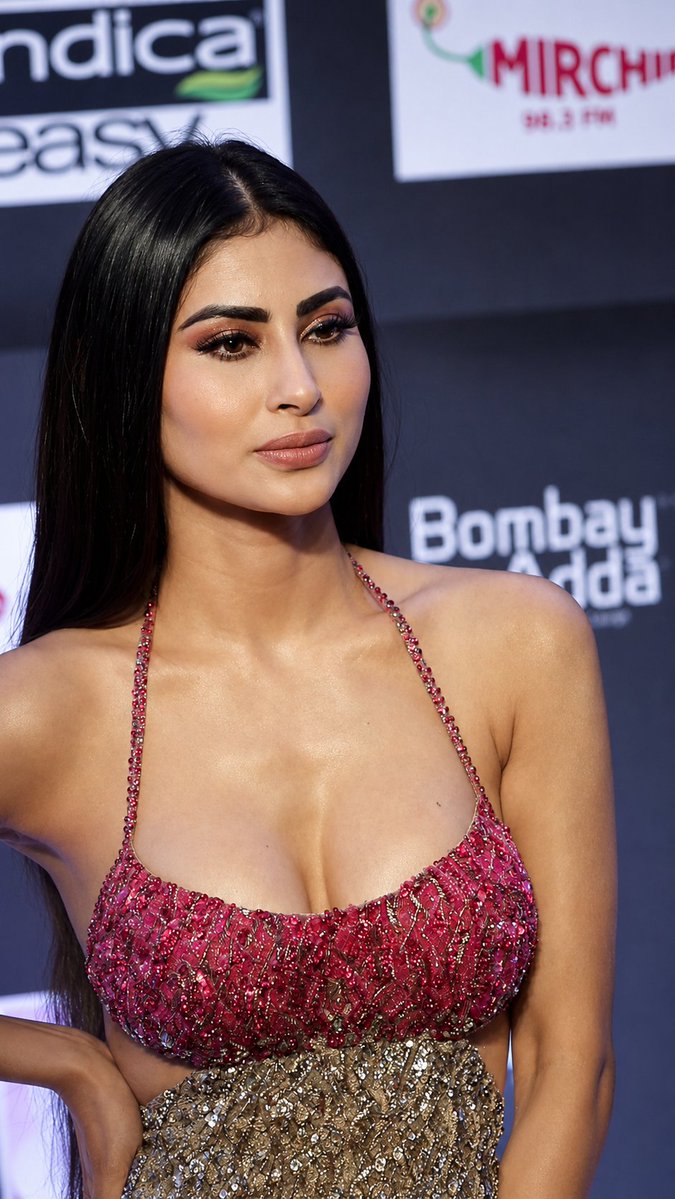 mouniroystan's tweet photo. Mouni has big heart ❤
#mouniroy #bollywoodactresshot https://t.co/mfXnnce8Nh