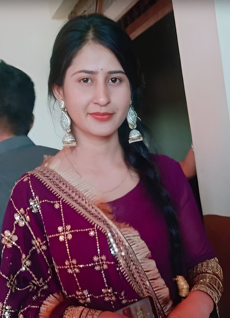 y4tarpido's tweet photo. Vishakha Ojha, a 26-year-old woman from Agra, went missing and her body was later recovered from the Yamuna River in Etawah, reportedly inside a sack.

Her boyfriend, Shivjeet Bhadauria, a government revenue official (lekhpal), was arrested in connection with the case. According to reports, the two had been in a relationship for around two years, and tensions allegedly arose over marriage after he married another woman.
Police reports say the accused claimed Vishakha died by suicide and that he disposed of her body. However, her family alleges murder, and the exact circumstances of her death remain a matter for investigation.

#VishakhaOjha #AgraNews #JusticeForVishakha #UttarPradesh #CrimeNews