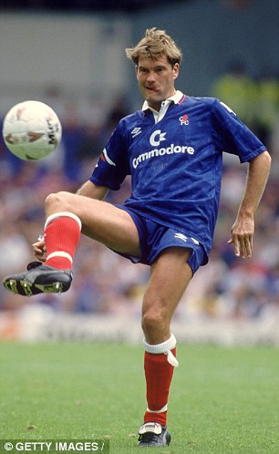 robertmdaws's tweet photo. Glenn Hoddle at @ChelseaFC https://t.co/HchhBKOTEJ